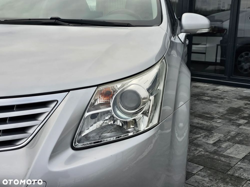 Toyota Avensis 1.8 Comfort - 23