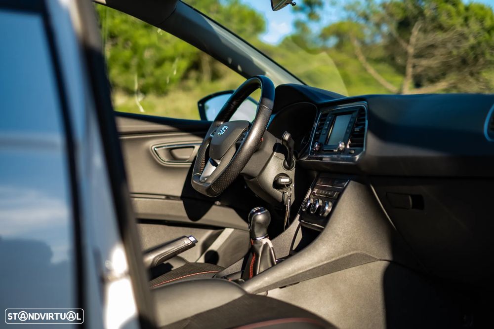 SEAT Leon ST 2.0 TDI S&S FR - 24