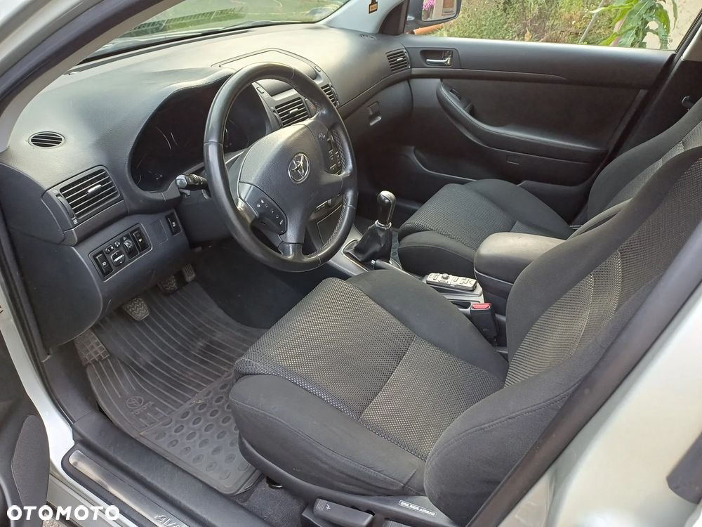 Toyota Avensis 2.0 VVT-i Edition - 2