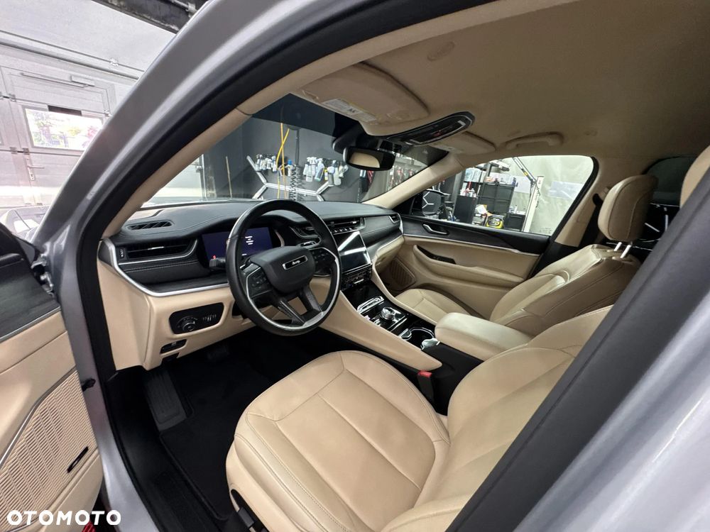 Jeep Grand Cherokee - 16