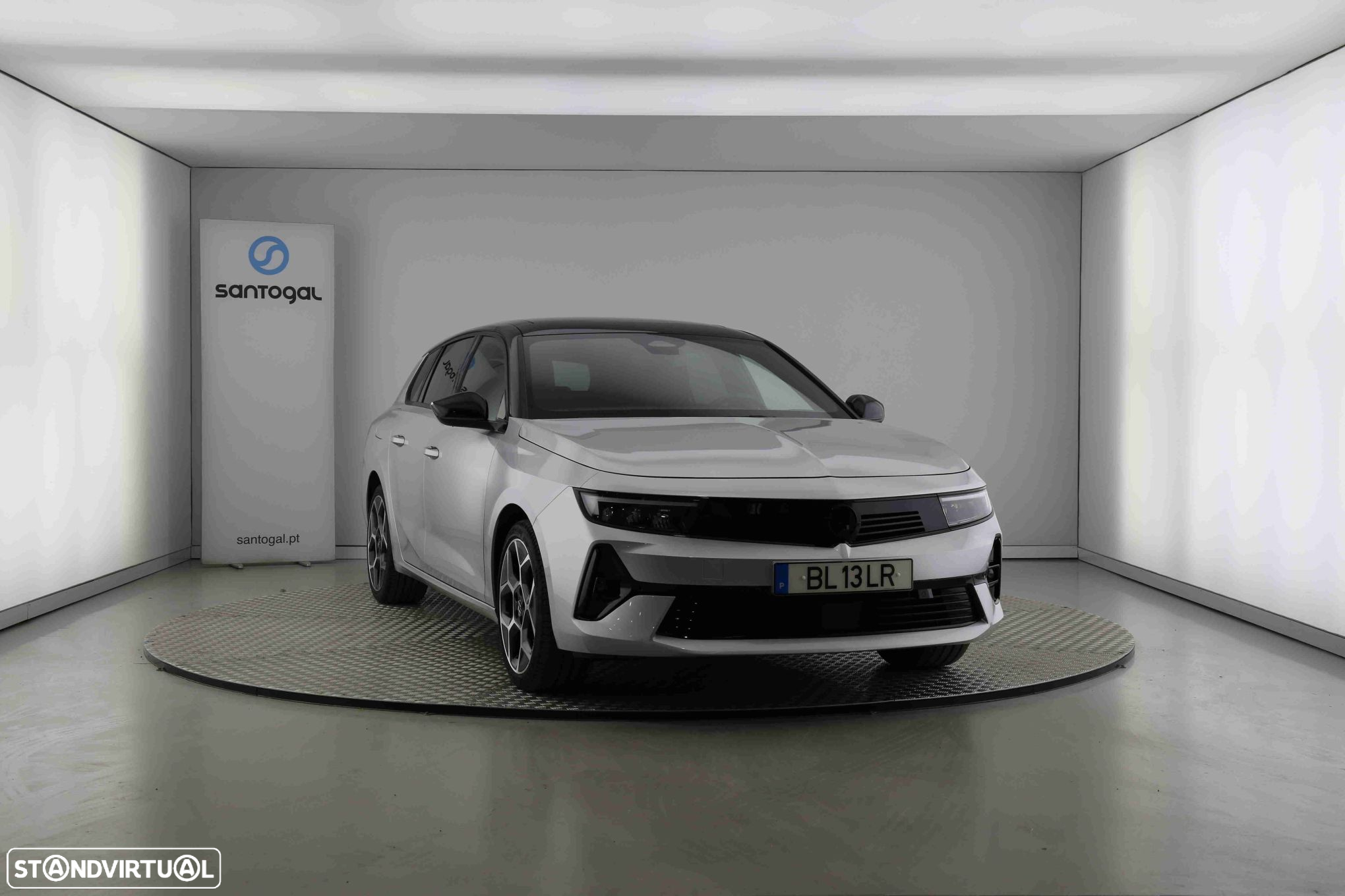 Opel Astra 1.2 T GS - 2