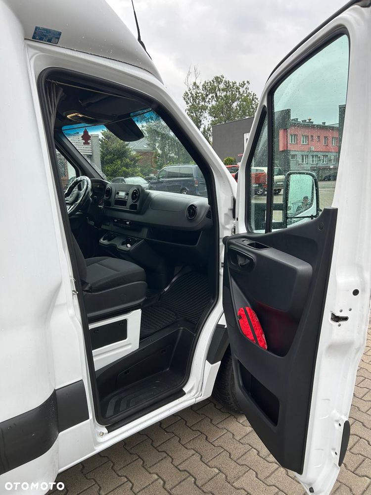 Mercedes-Benz Sprinter - 19