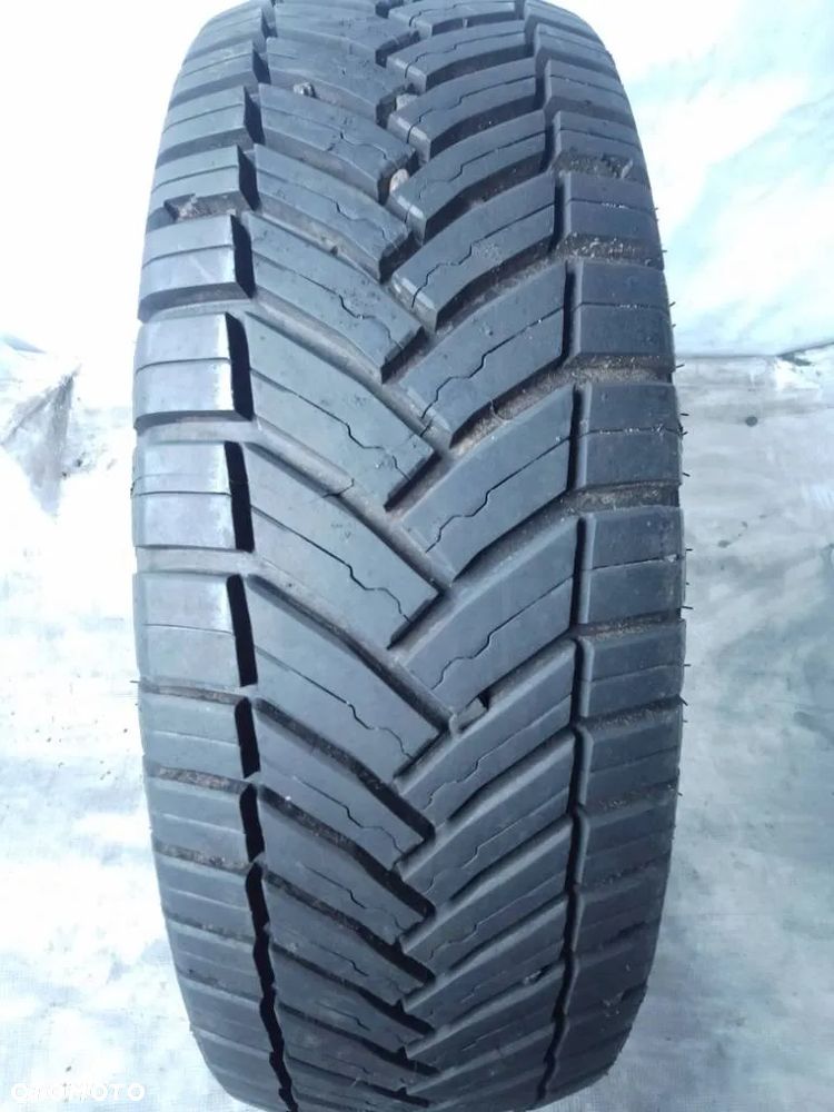 Michelin Agilis CrossClimate 215/65 R15C 104/102T 2023 9mm - 1