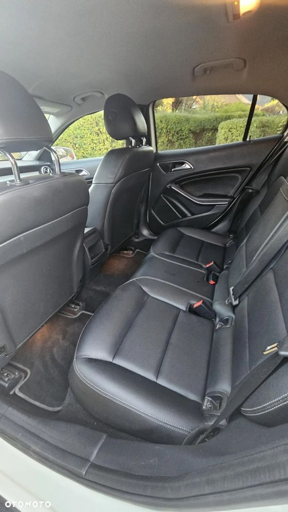 Mercedes-Benz GLA 250 7G-DCT Urban - 12