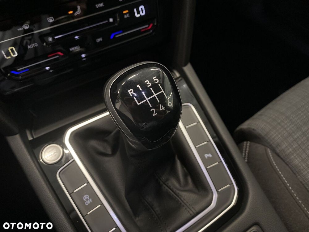 Volkswagen Passat - 13