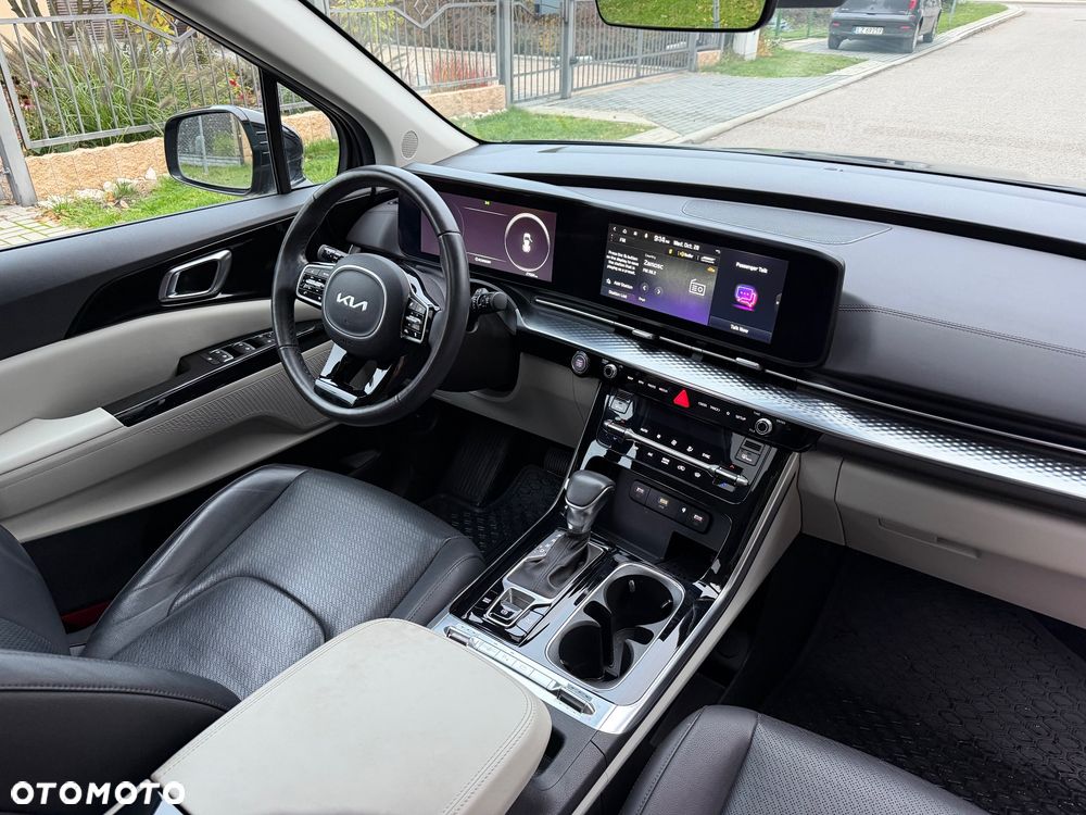 Kia Carnival - 14