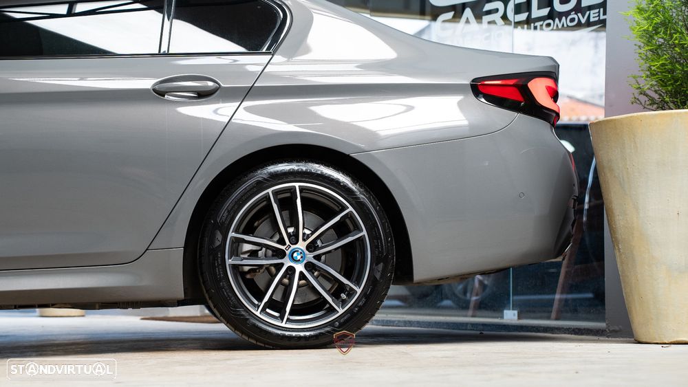 BMW 530 e Pack M - 12