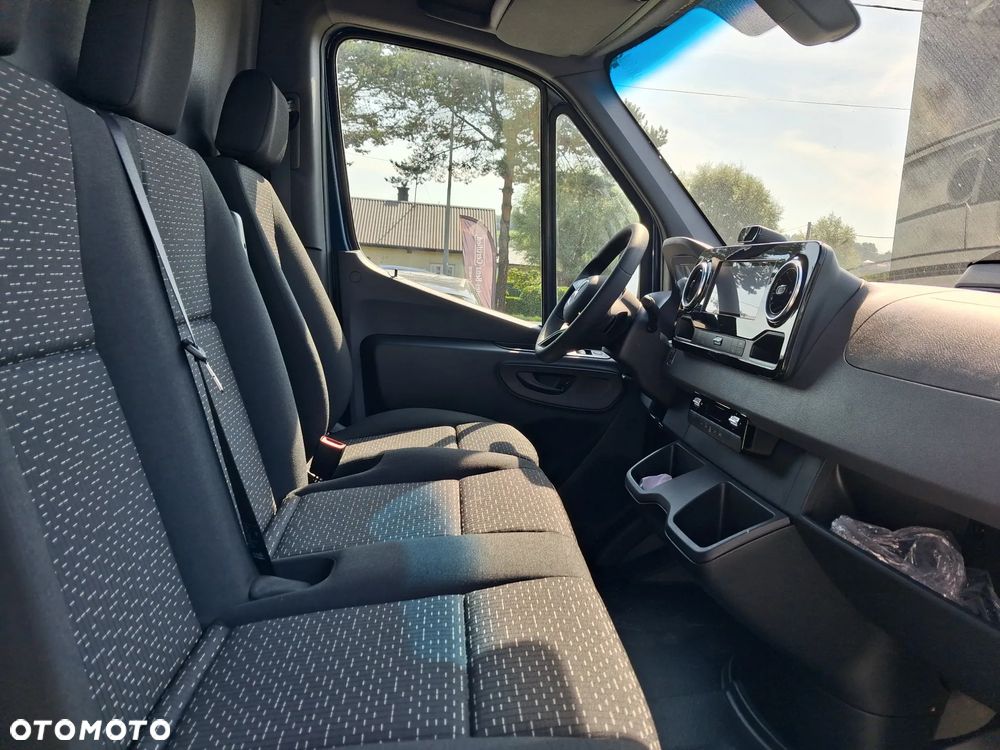 Mercedes-Benz Sprinter - 11