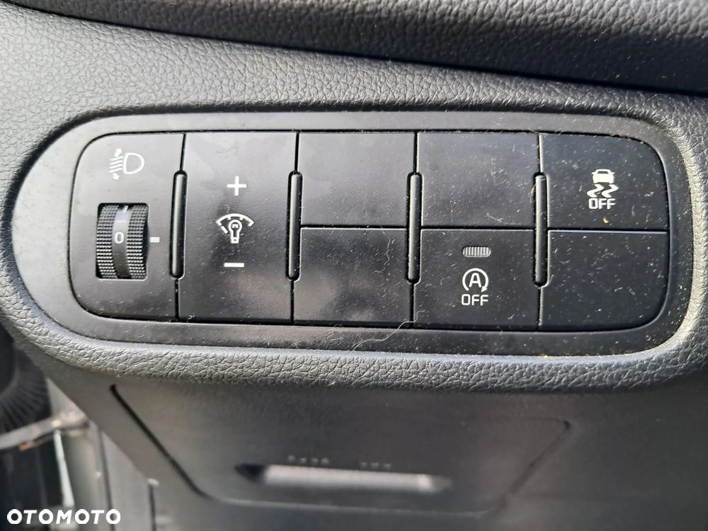 Kia Carens 1.7 CRDi 115 Dream Team Edition - 23