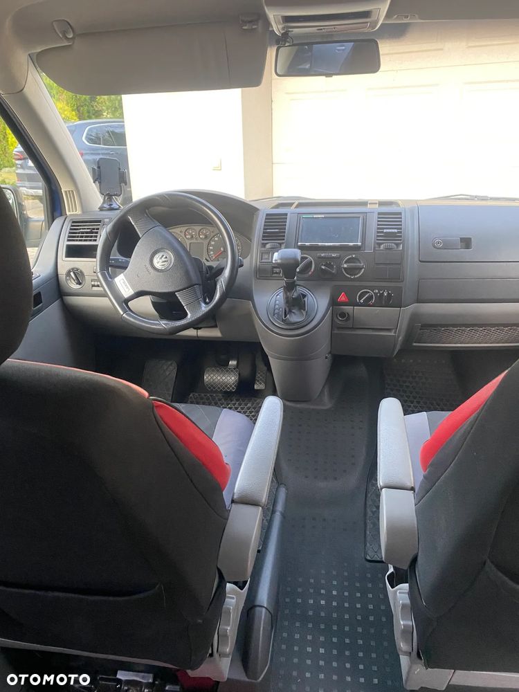 Volkswagen Caravelle - 10