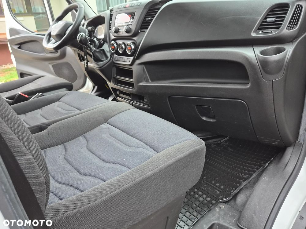 Iveco Daily 50C18 Skrzynia 6.1m 3.0/180KM - 17