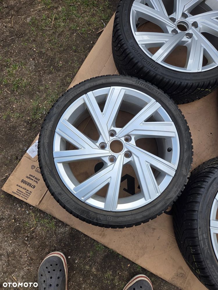 Koła Felgi aluminiowe VW Golf VIII 8 18 Cali Bergamo 5H0601025M 7.5Jx18H2 ET 51 5H0601025AB - 4