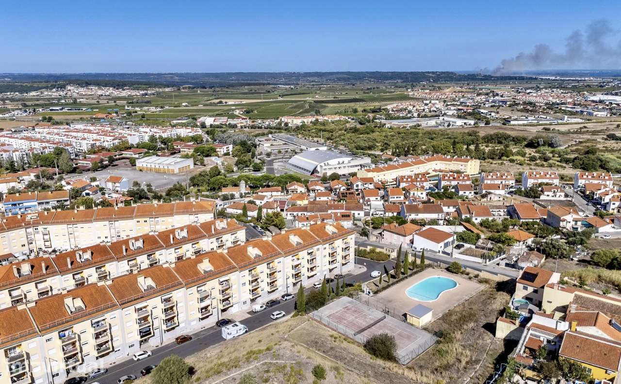 T2 com Piscina, Campo de Ténis e Garagem em Condomínio Fechado - Grande imagem: 2/5