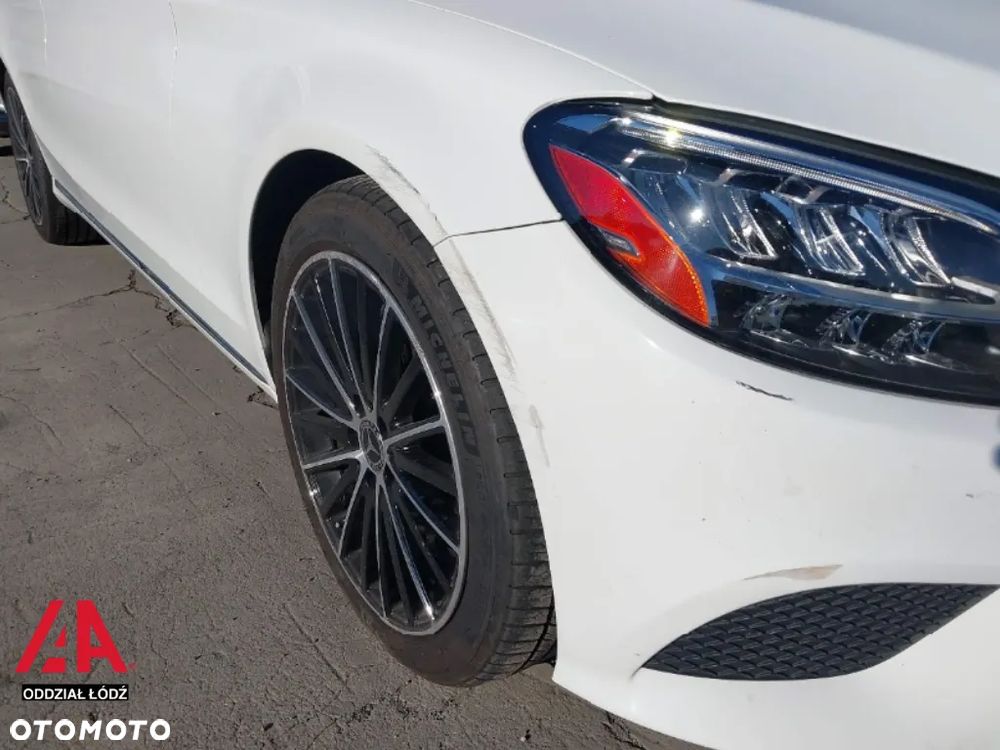 Mercedes-Benz Klasa C 300 9G-TRONIC - 21