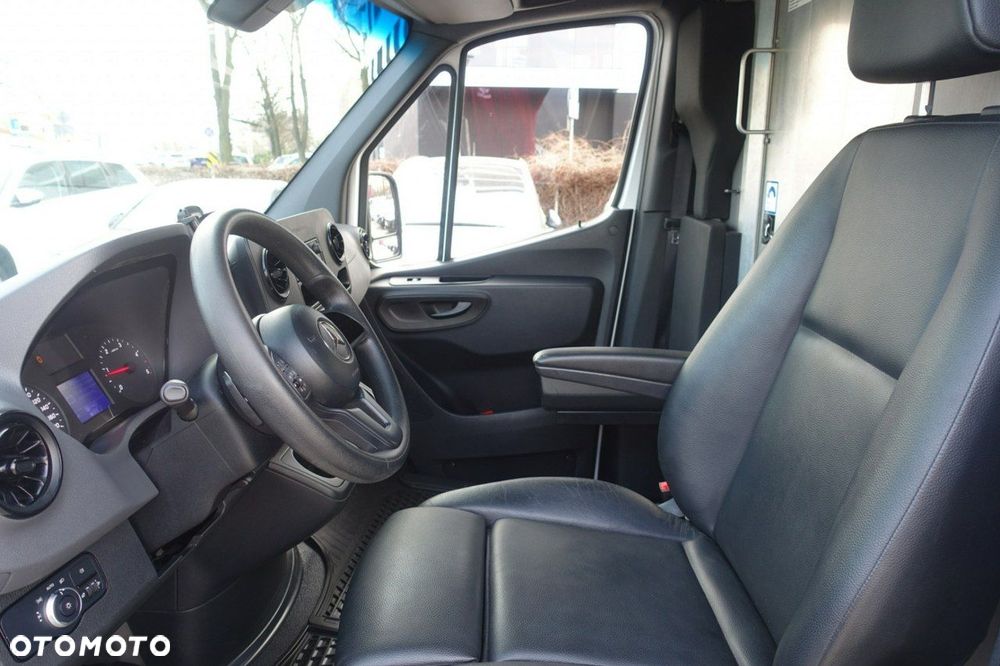 Mercedes-Benz Sprinter - 11