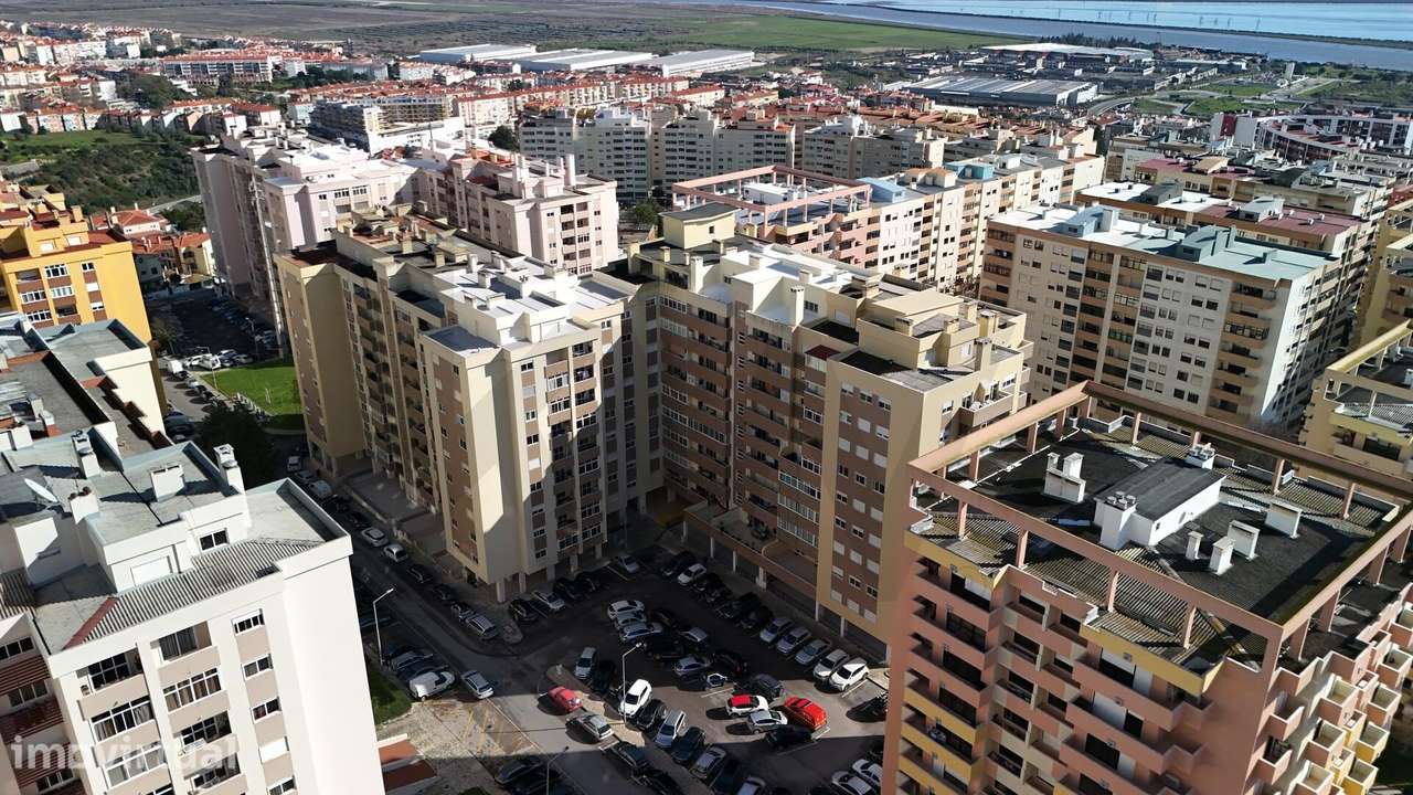 T3 com Box, Arrecadação, 3 Varandas e Vista Rio – Quinta da Piedade, 2 - Grande imagem: 4/47