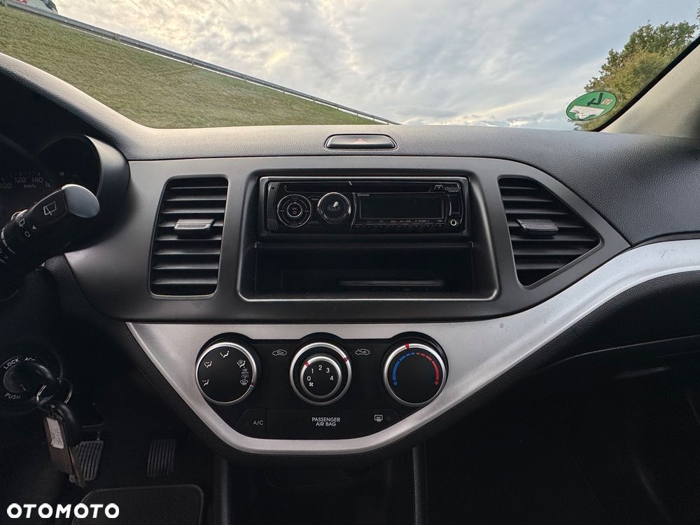 Kia Picanto 1.0 Fifa World Cup Edition - 38