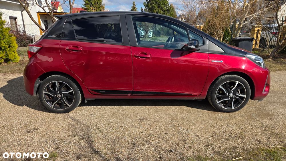 Toyota Yaris Hybrid 100 Selection Platinum - 16