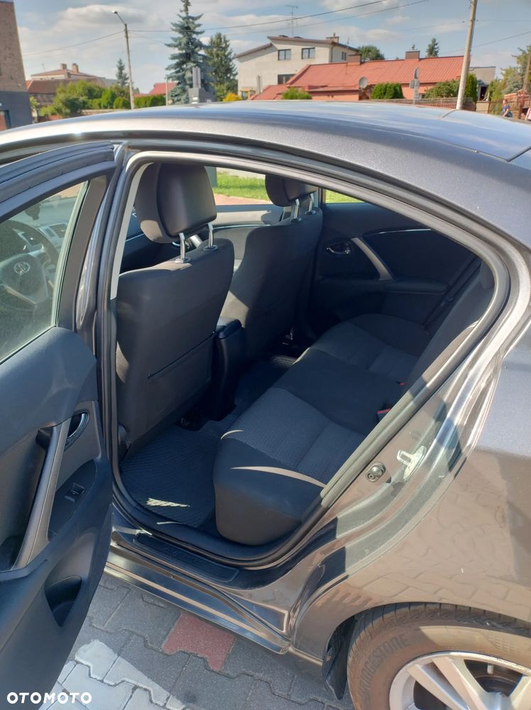 Toyota Avensis - 8