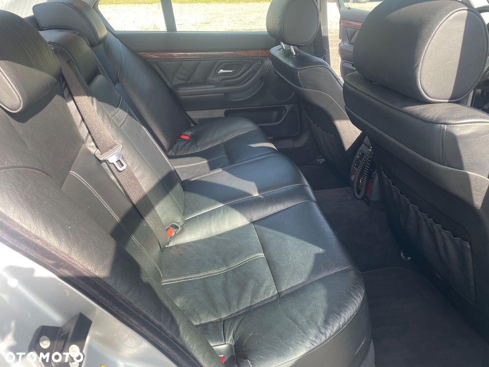 BMW Seria 7 728i L - 12