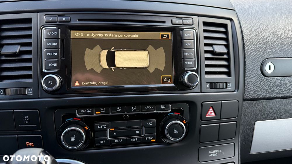 Volkswagen Multivan - 12