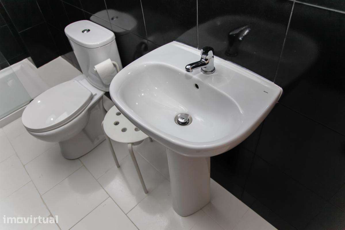 Quarto - localizado em Cidral Coimbra - Grande imagem: 4/41