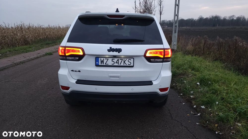 Jeep Grand Cherokee - 32