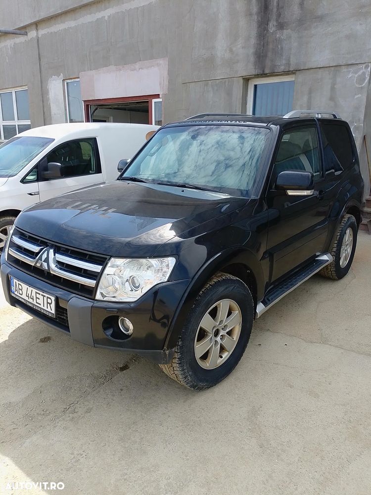 Mitsubishi Pajero - 2