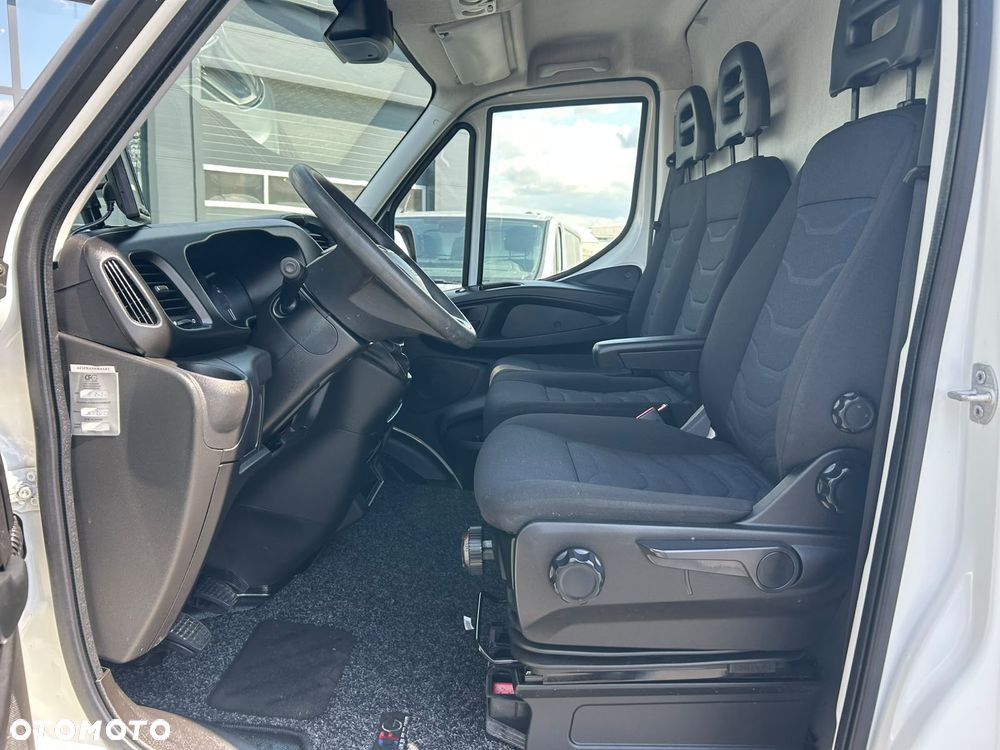 Iveco Daily 35C18 3.0 HPI L3H2 Średniak **Tylko 54tyś. km.**KLIMA**Hak 3,5t.**NA BLIŹNIAKACH**Sprowadzony**2018R** - 13