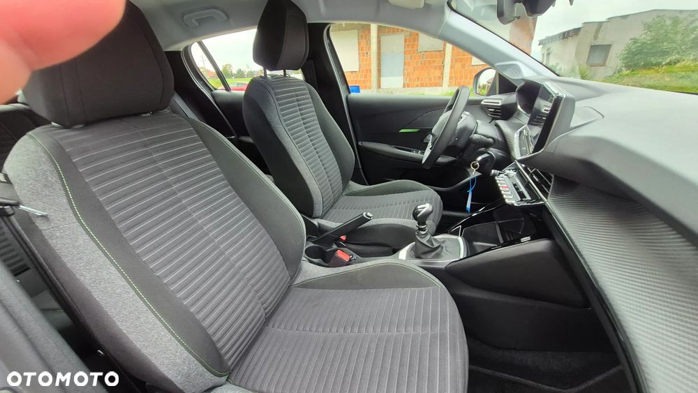 Peugeot 208 - 15