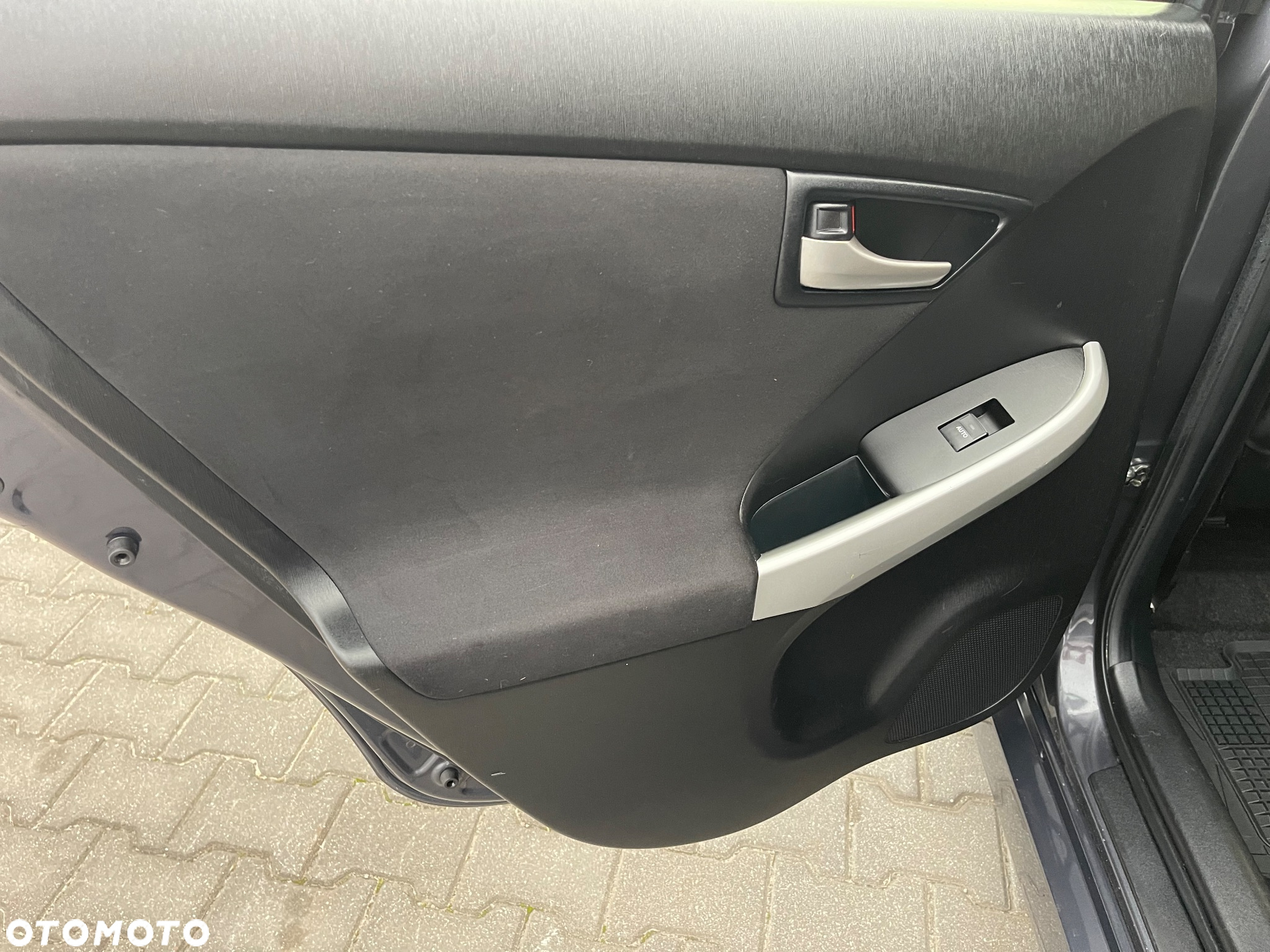Toyota Prius 1.8 HSD Premium - 26