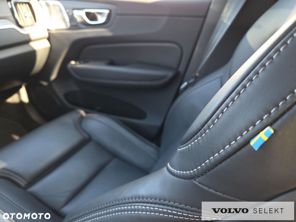 Volvo XC 60 B5 B AWD Ultra Black Edition - 28
