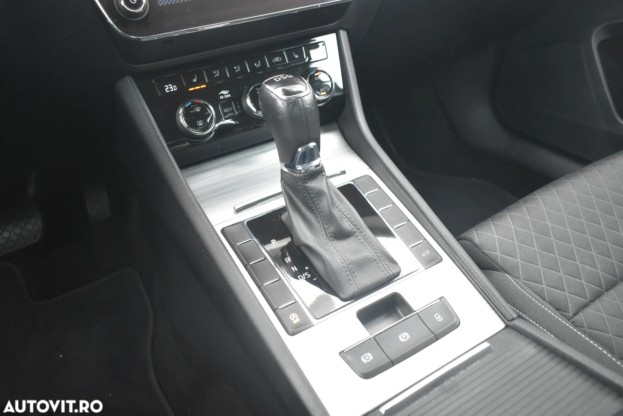 Skoda Superb 2.0 TDI DSG Ambition - 25