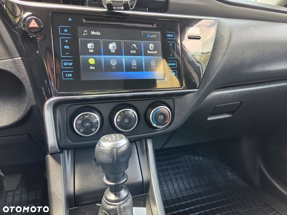 Toyota Corolla 1.6 Classic Plus - 13