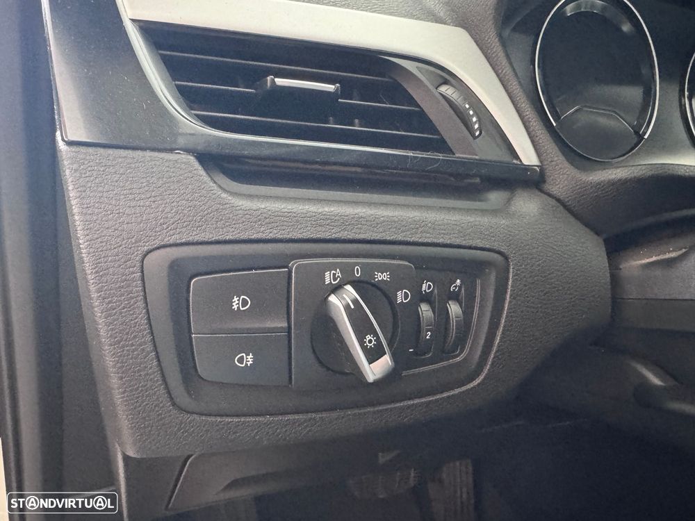 BMW X1 25 e xDrive Corporate Edition - 11