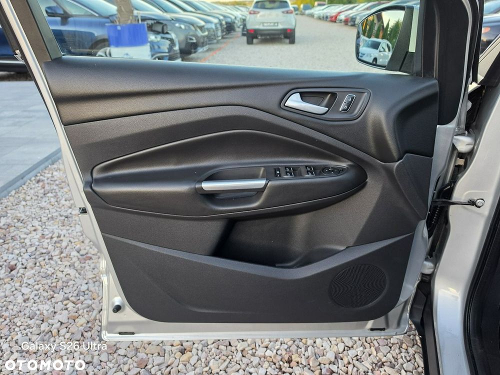 Ford Kuga - 27
