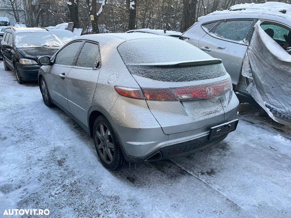 Dezmembrez Honda Civic VIII 2008 gri argintiu 2,2 diesel - 2