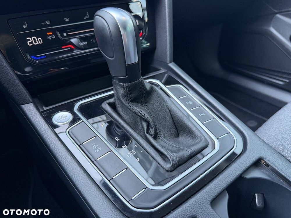 Volkswagen Passat - 21
