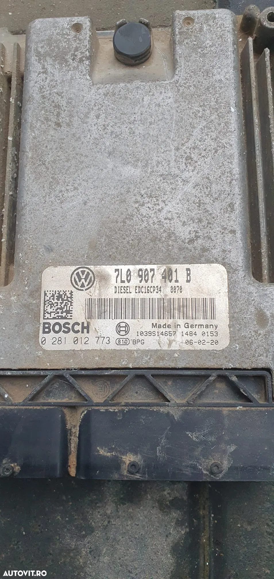 Dezmembrez Vw Touareg 7L an 2006 motor 3.0 tdi V6 224 cp tip BKS calculator motor ecu 4L0 907 401 B jante aliaj R18 lonjeron rola fulie vibrochen calculator modul cutie viteza automata cutie transfer confort can radiator racire ulei dezmembrari piese auto - 2