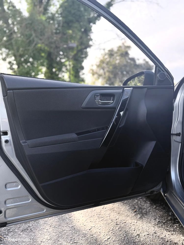 Toyota Auris Touring Sports 1.8 HSD Comfort - 24