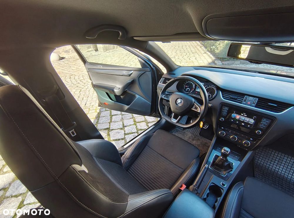Skoda Octavia Combi 2.0 TDI RS - 12