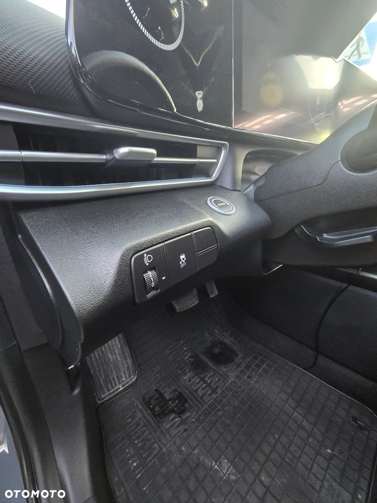 Hyundai Elantra 1.6 Executive CVT - 11