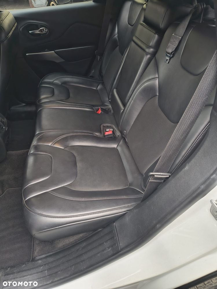 Jeep Cherokee - 17