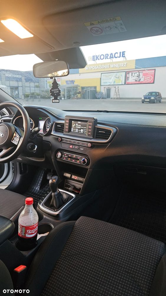 Kia Ceed 1.4 L Business Line - 23