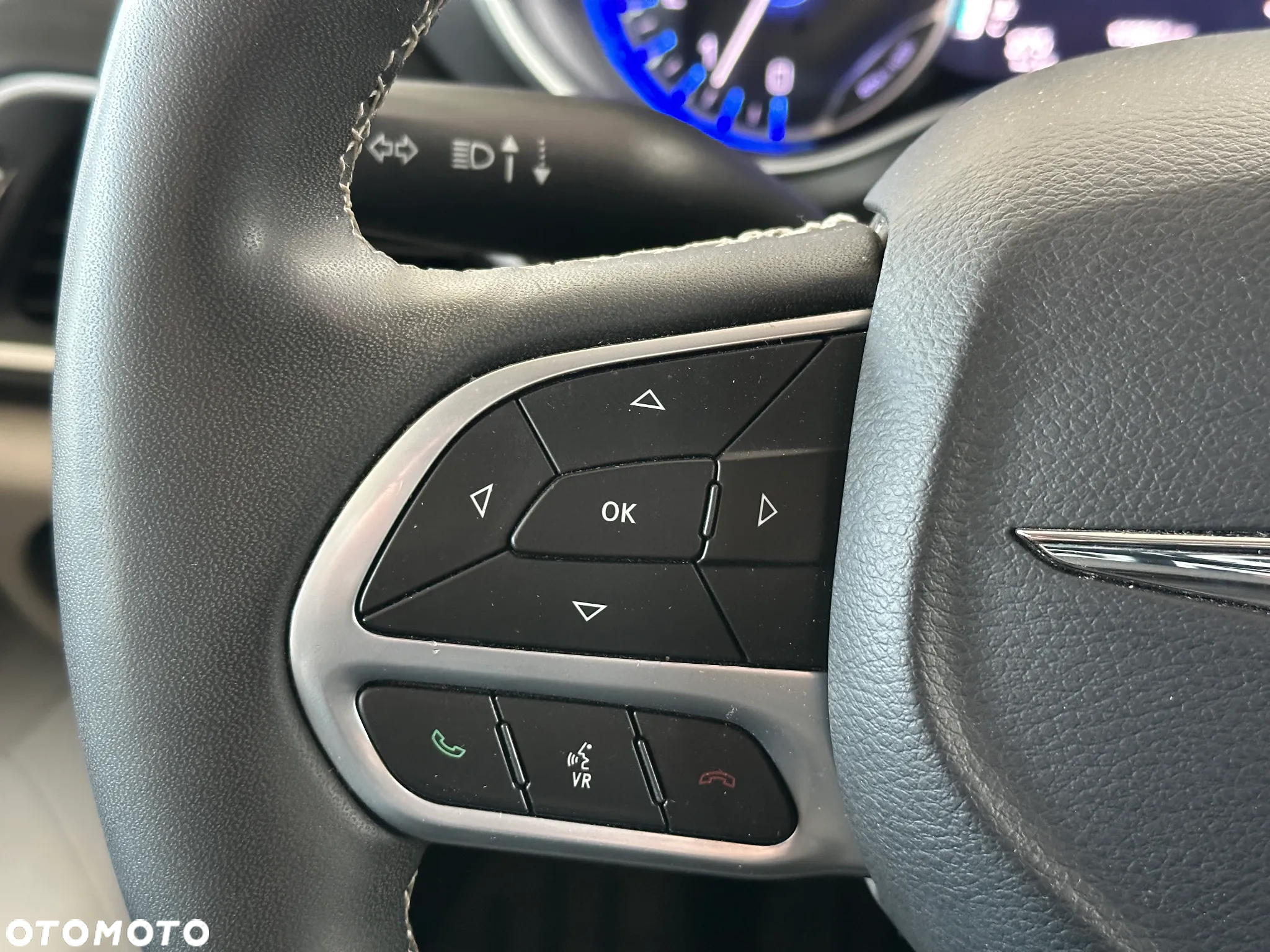 Chrysler Pacifica - 16