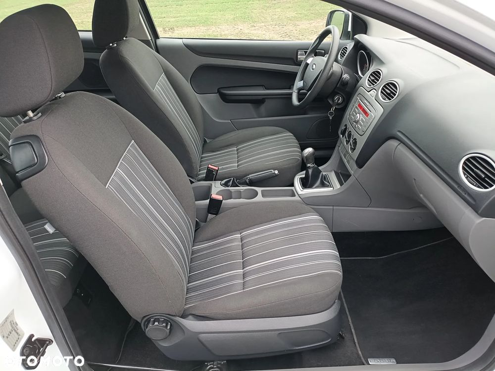 Ford Focus 1.4 16V Style - 10