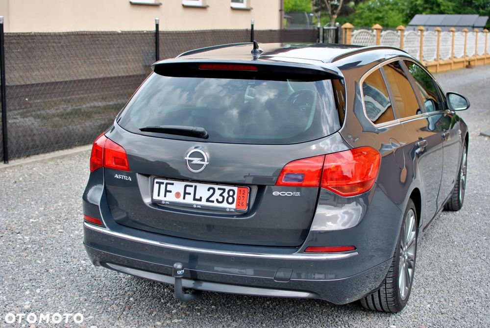 Opel Astra 1.4 T Cosmo S&S - 11