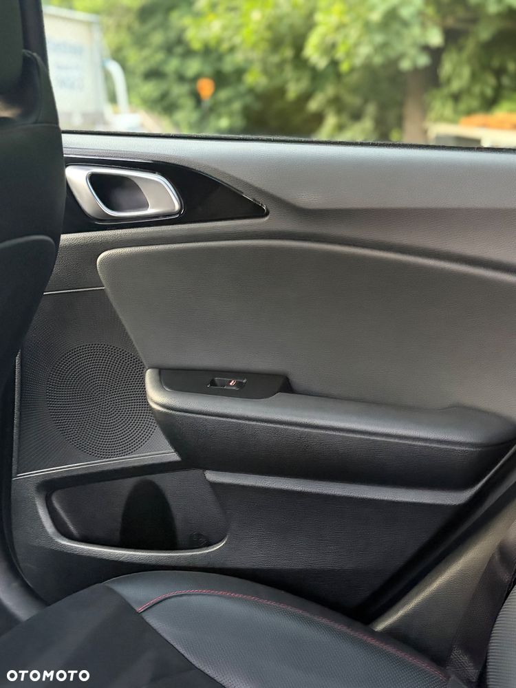 Kia ProCeed 1.6 T-GDI GT DCT - 19