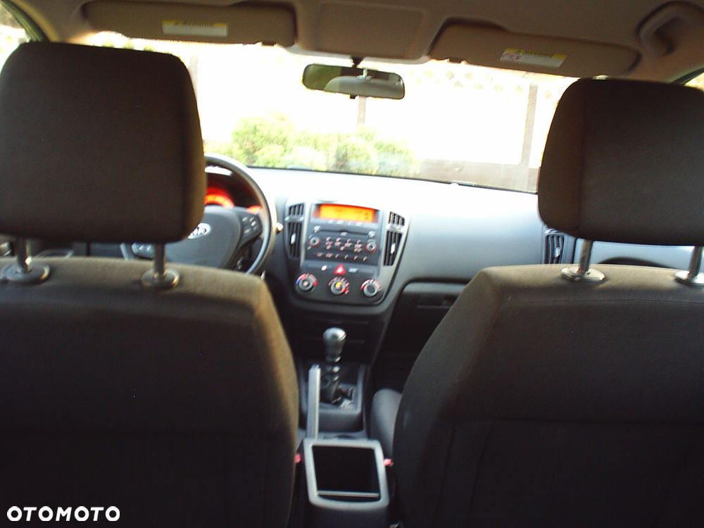 Kia Ceed - 12