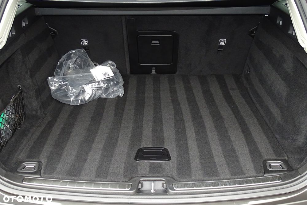 Volvo V60 T6 AWD Recharge Geartronic RDesign Expression - 26